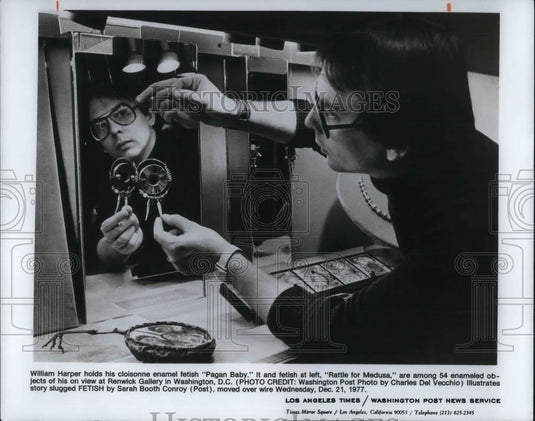 1977 Press Photo William Harper Cloisonne Enamel Artist Renwick Gallery - Historic Images