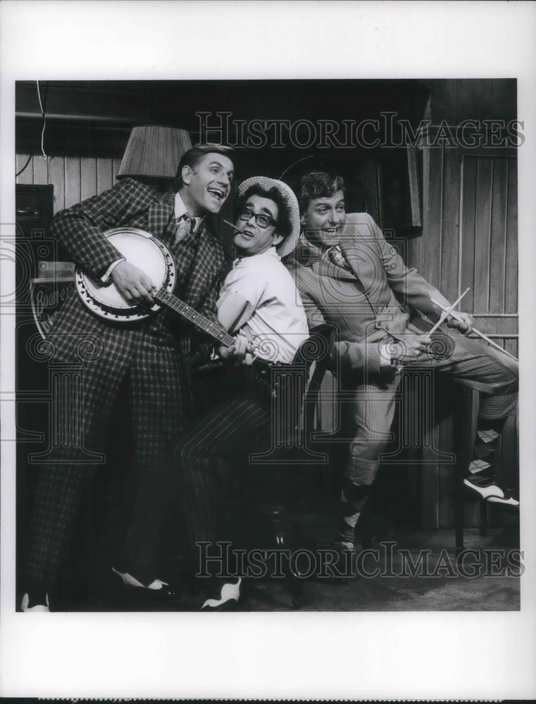 1968 Press Photo Dick &amp; Jerry Van Dyke on Dick Van Dyke Show - cvp11122 - Historic Images