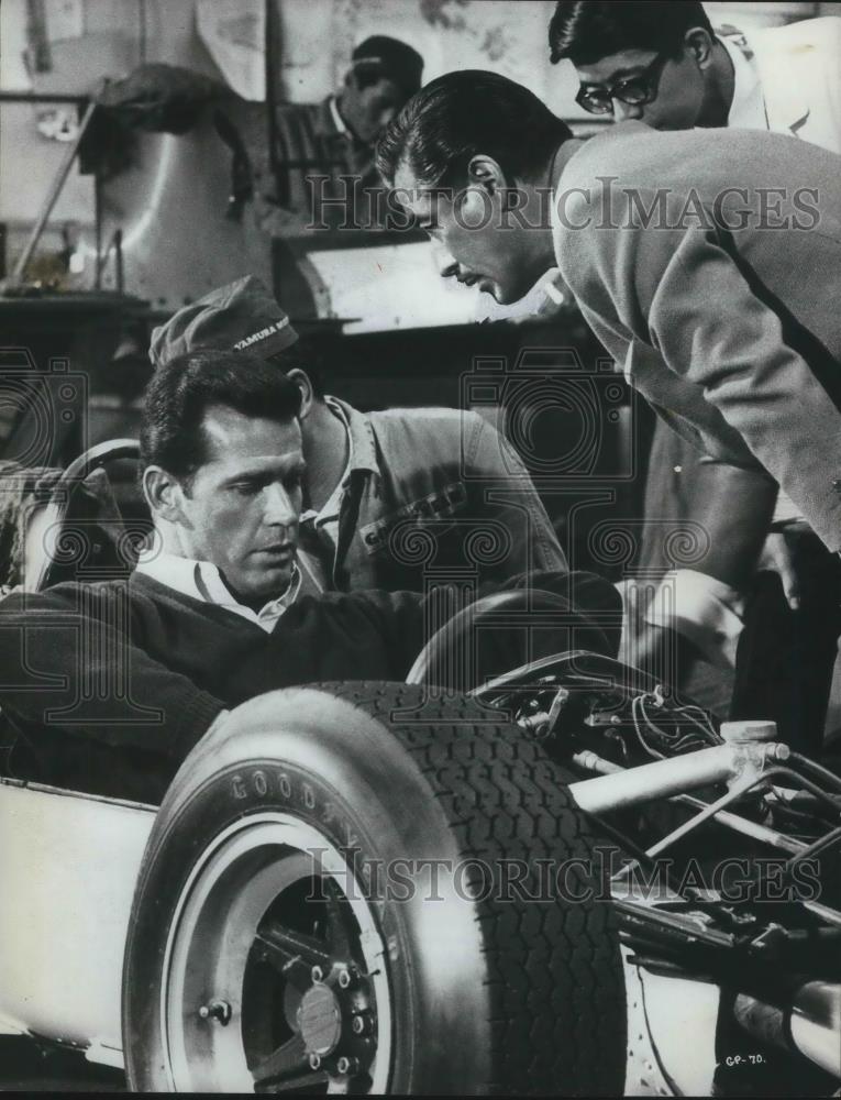 1967 Press Photo Toshiro Mifune and James Garner star in Grand Prix - cvp10690 - Historic Images