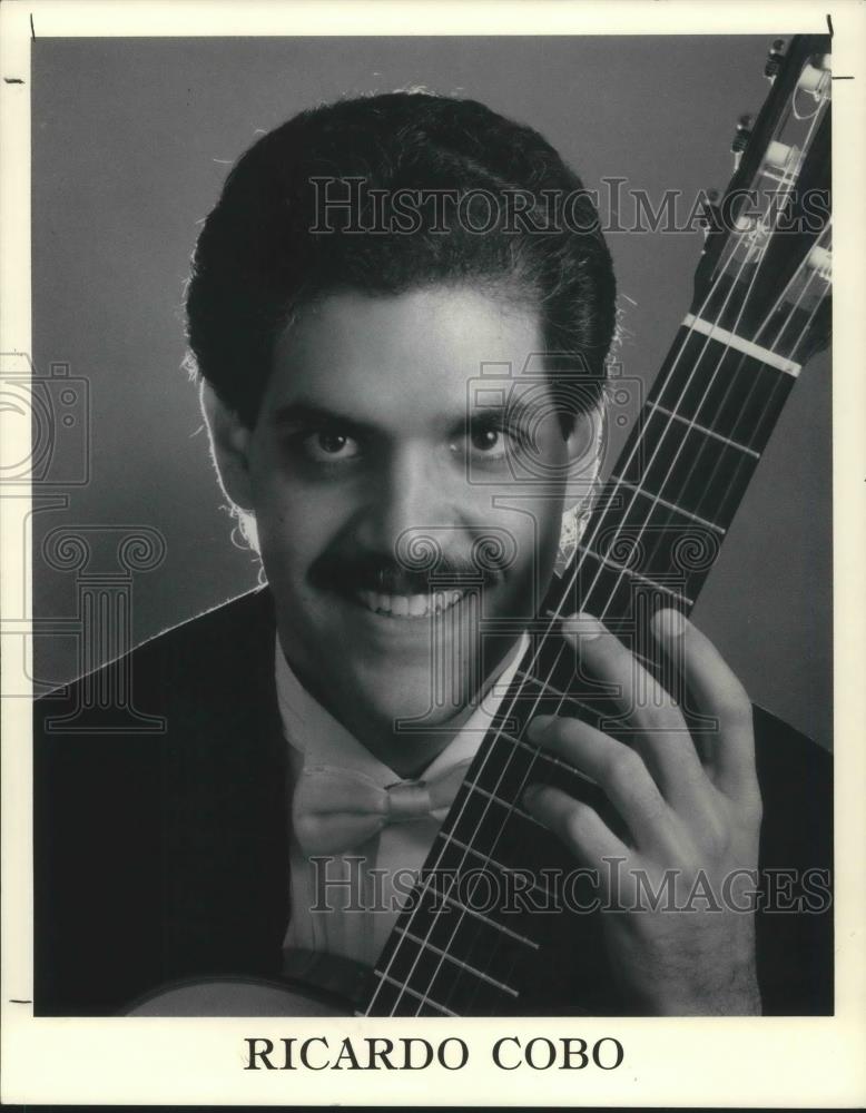 1992 Press Photo Ricardo Cobo Classical Guitarist - cvp02254 - Historic Images