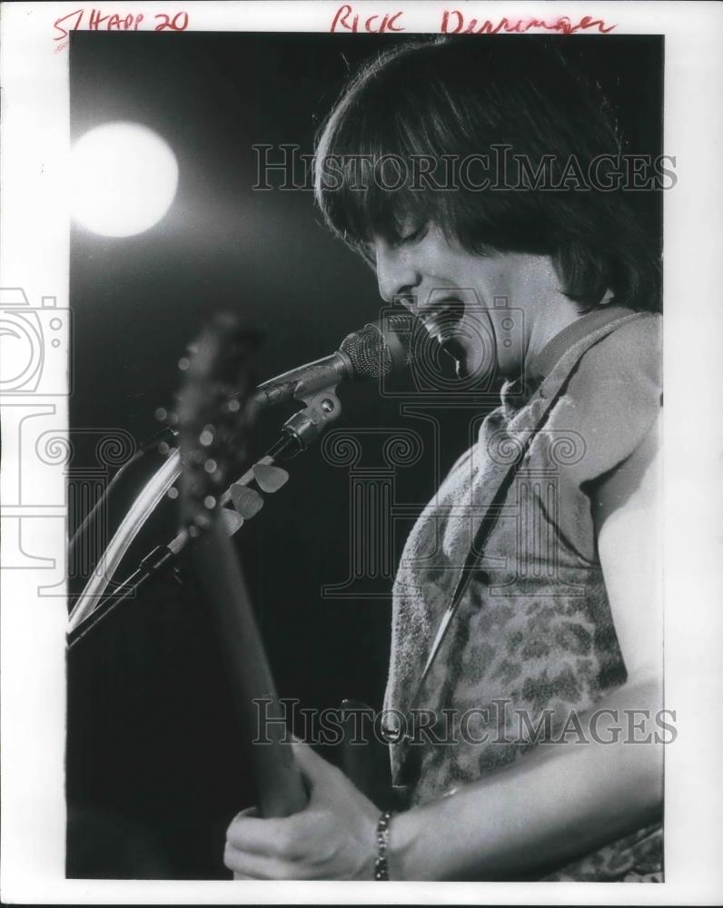 1985 Press Photo Rick Derringer Rock Singer Songwriter Musician Producer - Historic Images