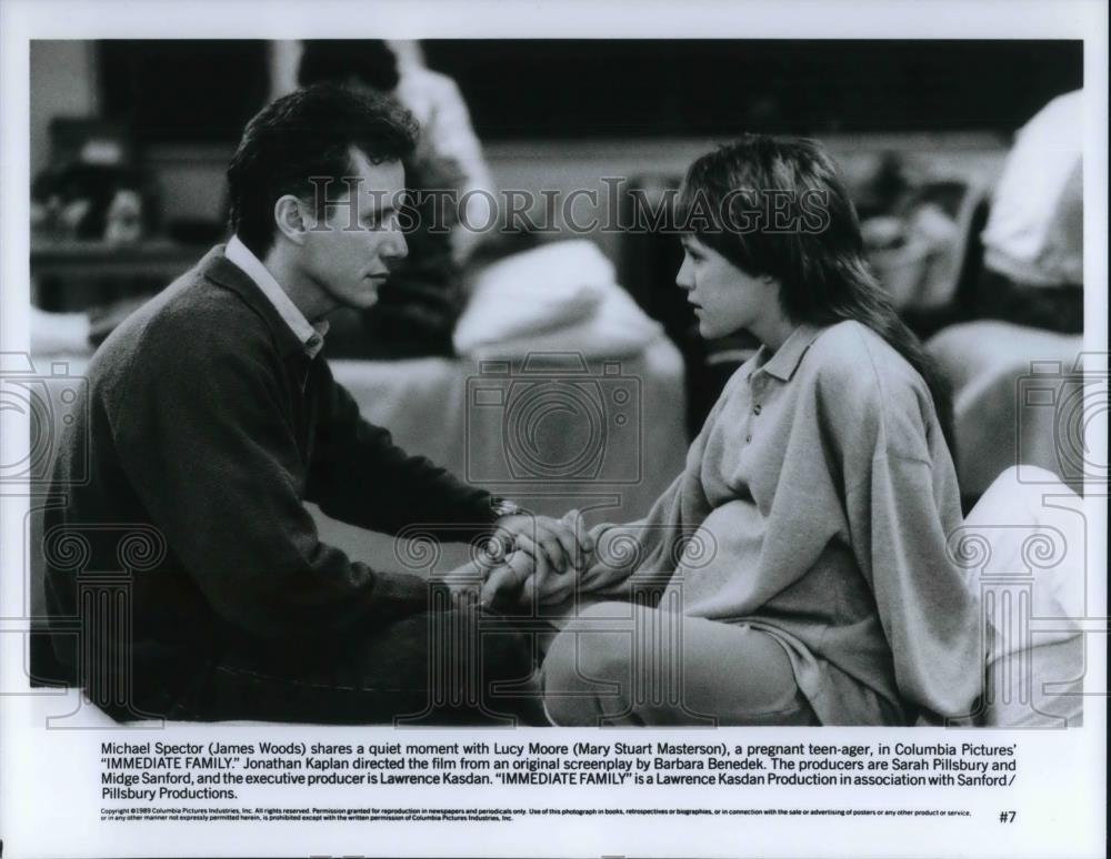 1989 Press Photo Mary Stuart Masterson, Glenn Close The Immediate Family - Historic Images
