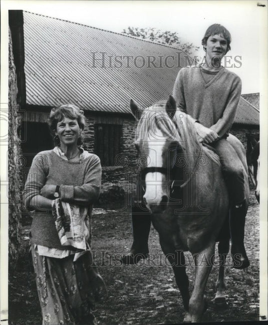 1982 Press Photo Playwright Nell Dunn & Son Reuben - cvp04065 - Historic Images