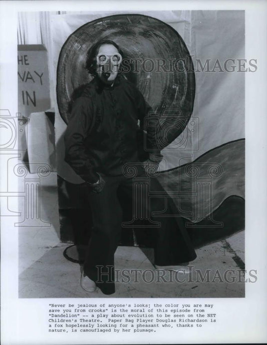 Press Photo Episode from Dandelion, a play about evolution - cvp18942 - Historic Images