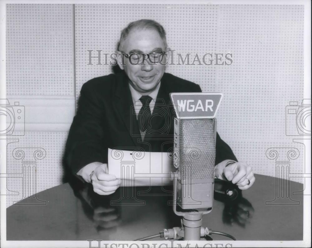 1983 Press Photo Sid Andorn in WGAR - cvp13570 - Historic Images