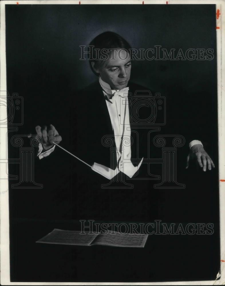1977 Press Photo Daniel Hathaway Organist and Conductor at Trinity Cathedral - Historic Images