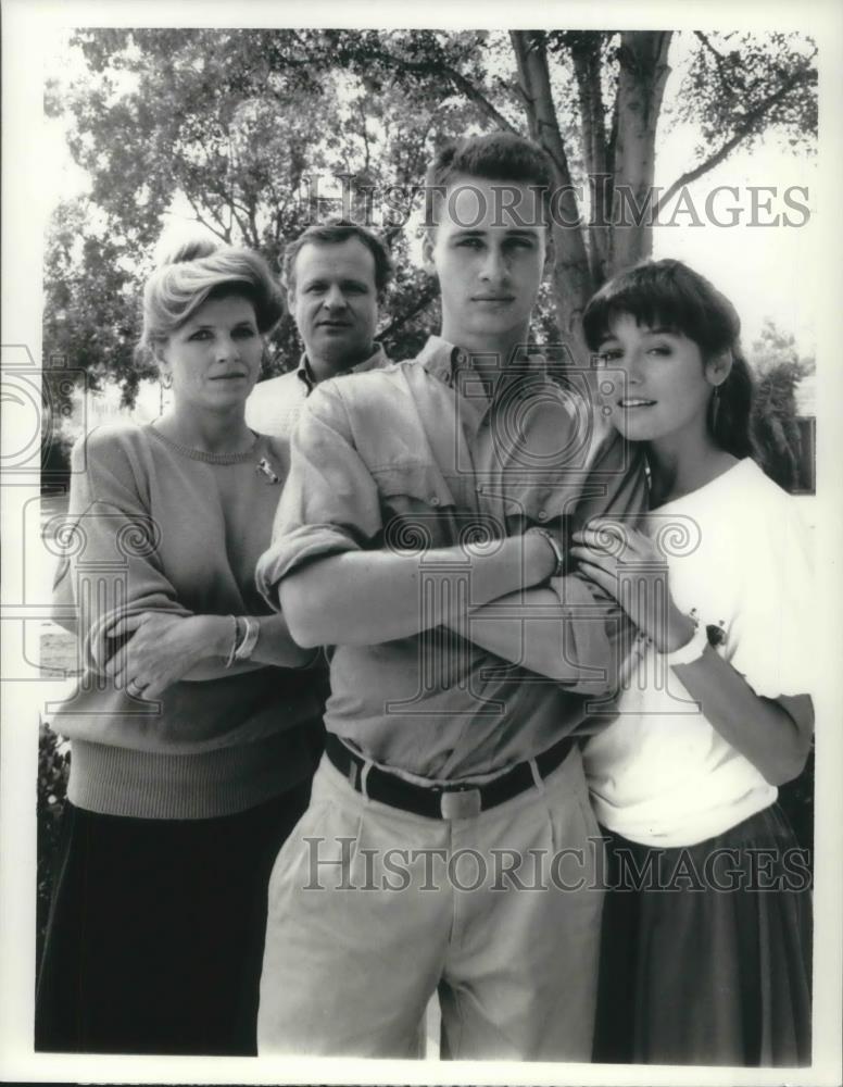 1989 Press Photo Jennifer Warren George Dzundza Nicholas Kallsen Jill Schoelen - Historic Images