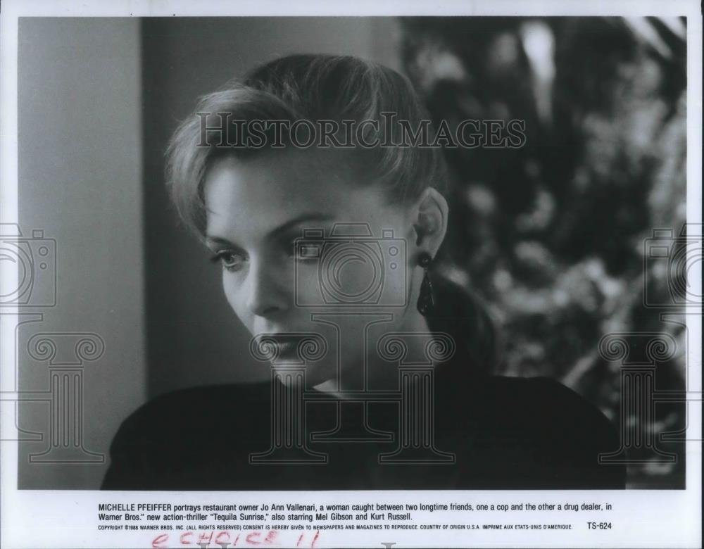 1988 Press Photo Michelle Pfeiffer in a scene from Tequila Sunrise - cvp10063 - Historic Images