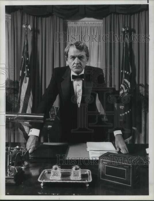 1986 Press Photo Hal Holbrook in Under Siege - cvp10552 - Historic Images