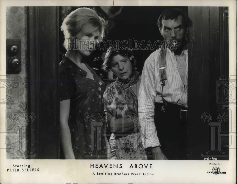 1963 Press Photo Joan Miller Erik Sykes and Irene Handl in Heavens Above - Historic Images