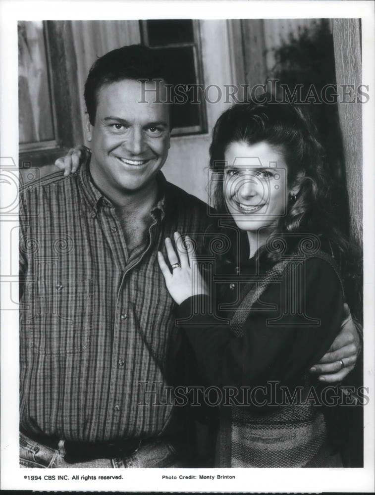 1994 Press Photo Tom Arnold and Alison LaPlaca star on Tom TV Show - cvp10978 - Historic Images