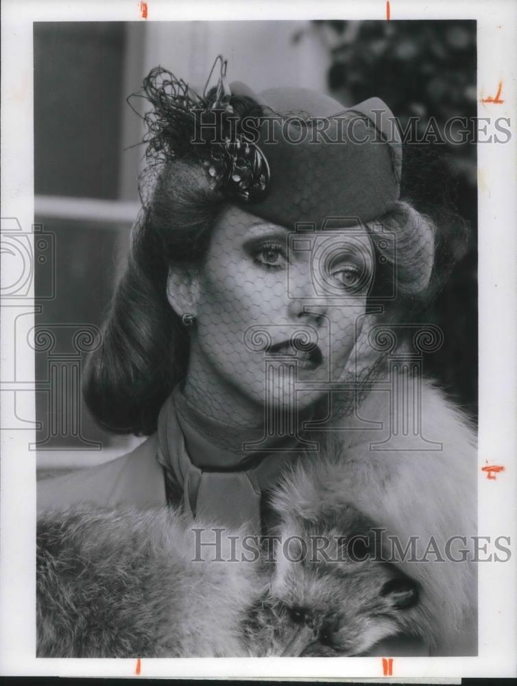 1981 Press Photo Susan Blakely in Make Me An Offer - cvp05483 - Historic Images