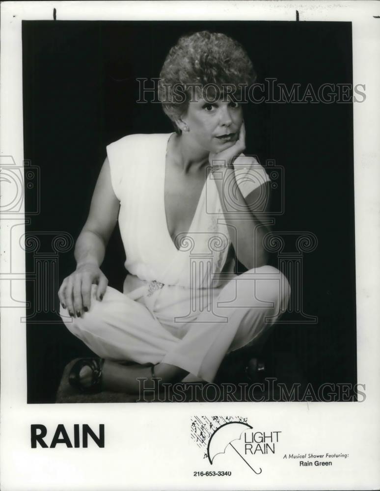 1984 Press Photo Lorraine Rain Green Singer Entertainer at Brown Derby - Historic Images
