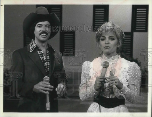 1981 Press Photo Barbara Mandrell and Bobby Goldsboro on Mandrell Sisters Show - Historic Images