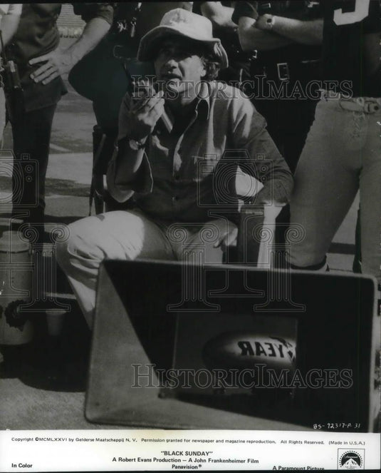 1977 Press Photo John Frankenheimer directing Black Swan - cvp18258 - Historic Images