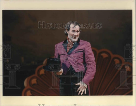 1998 Press Photo Jim Dale in The Invisible Man Cleveland Play House - cvp05727 - Historic Images