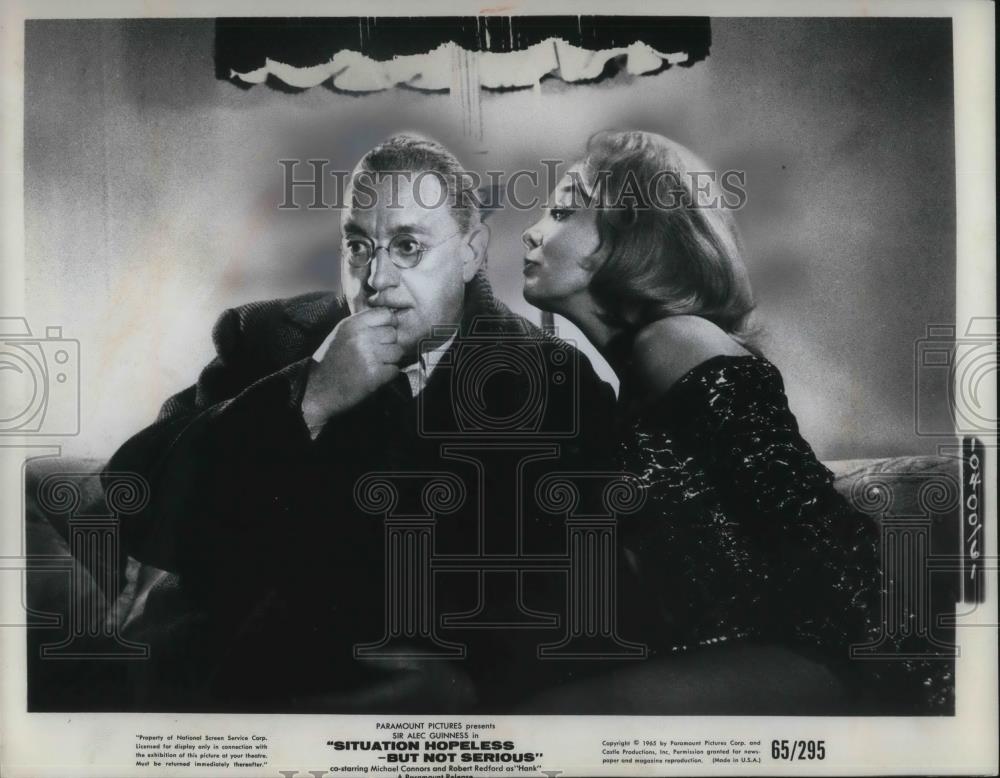 1965 Press Photo Alec Guinness &amp; Anita Harper in Situation Hopeless Not Serious - Historic Images