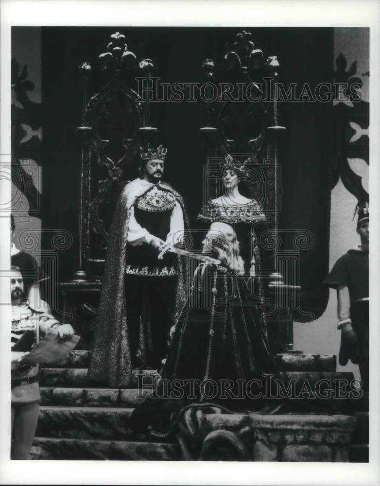 1993 Press Photo Robert Goulet and Patricia Kies star in Camelot - cvp13426 - Historic Images