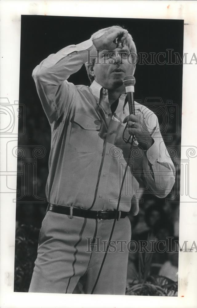 1980 Press Photo Phil Donahue Talk Show Host - cvp03835 - Historic Images