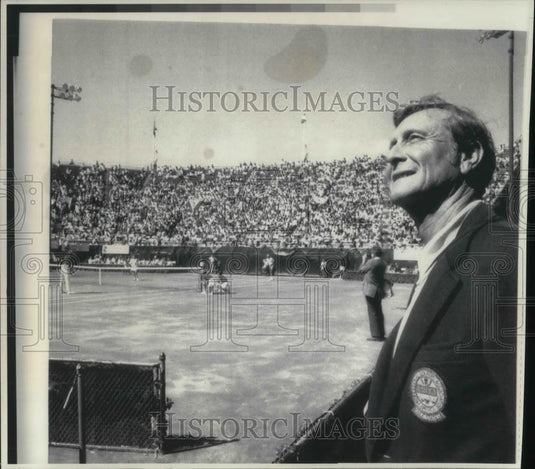 1975 Press Photo Fred Haas, developer of "Mod Sod" artificial grass - cvp17844 - Historic Images
