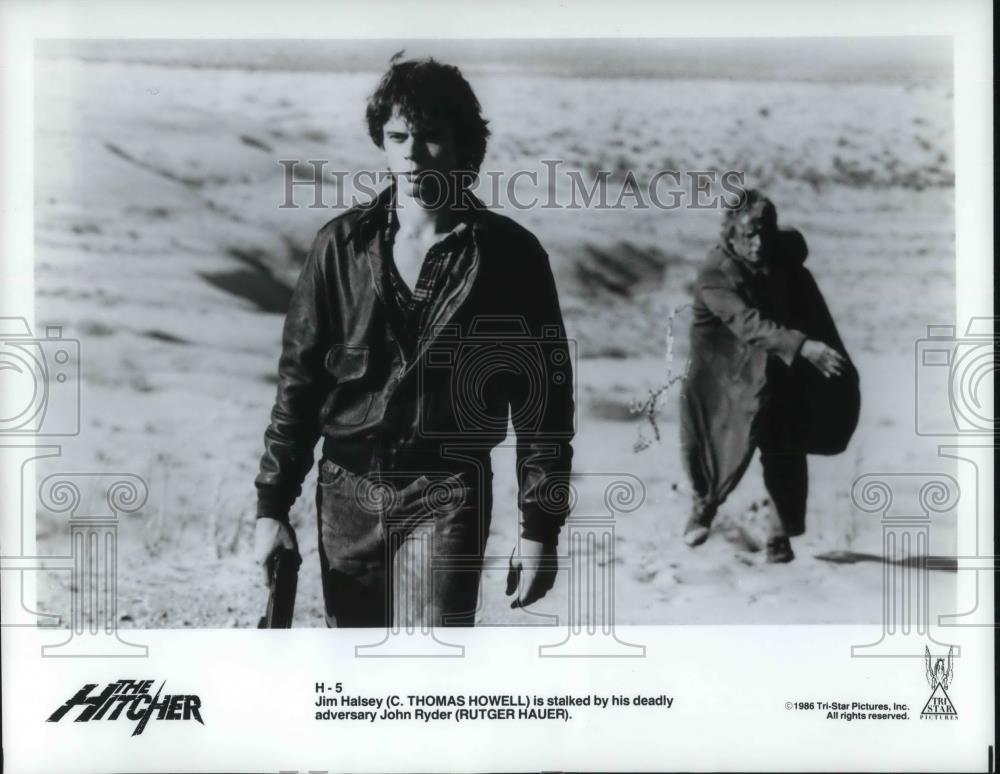 1986 Press Photo C Thomas Howell &amp; Rutger Hauer in The Hitcher - cvp12545 - Historic Images