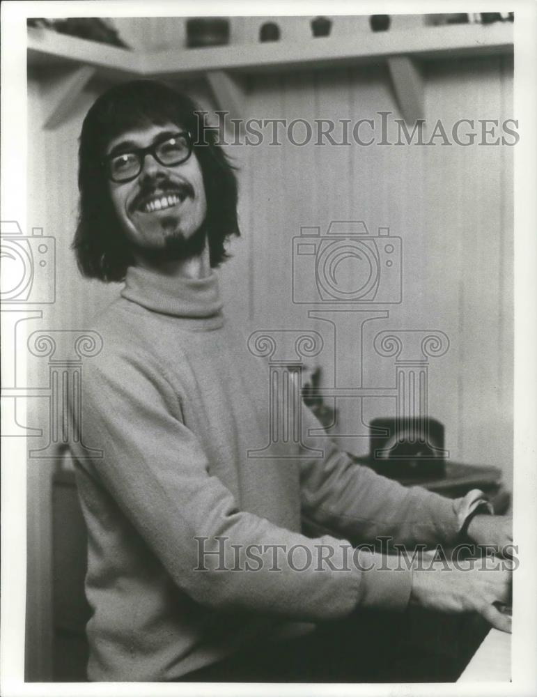 1977 Press Photo Bill Douglas - cvp04057 - Historic Images