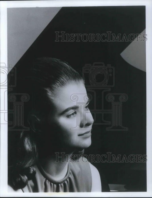 1980 Press Photo Lydia Artymiw Soloist Concert Pianist - cvp08568 - Historic Images