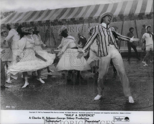 1968 Press Photo Tommy Steele stars in Half a Sixpence - cvp15902 - Historic Images