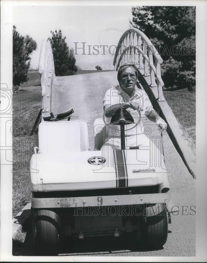 1971 Press Photo Perry Como With Custome Golf Cart - cvp04499 - Historic Images