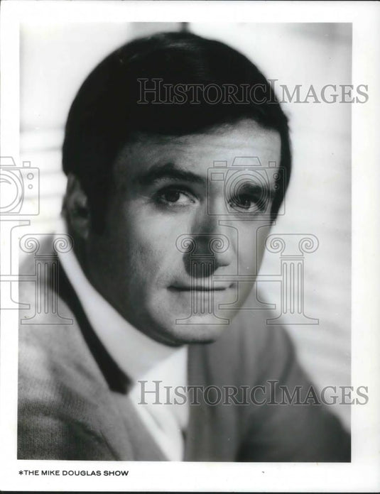1970 Press Photo Mike Douglas host of The Mike Douglas Show - cvp04090 - Historic Images