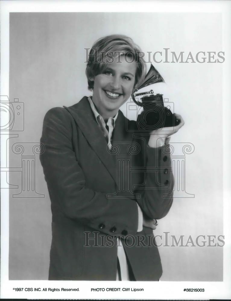 1997 Press Photo Ellen DeGeneres hosts The 39th Annual Grammy Awards - cvp04331 - Historic Images