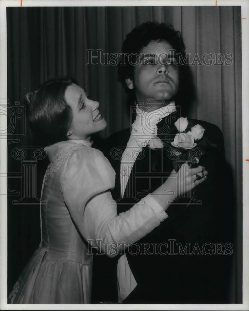 1977 Press Photo Diane Mangold &amp; Guillermo Fernandez - cvp12619 - Historic Images