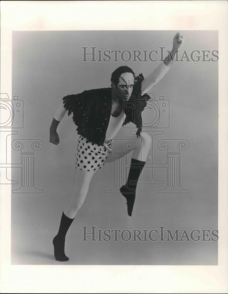 1986 Press Photo The Dark Bob Presented by Spaces - cvp05408 - Historic Images