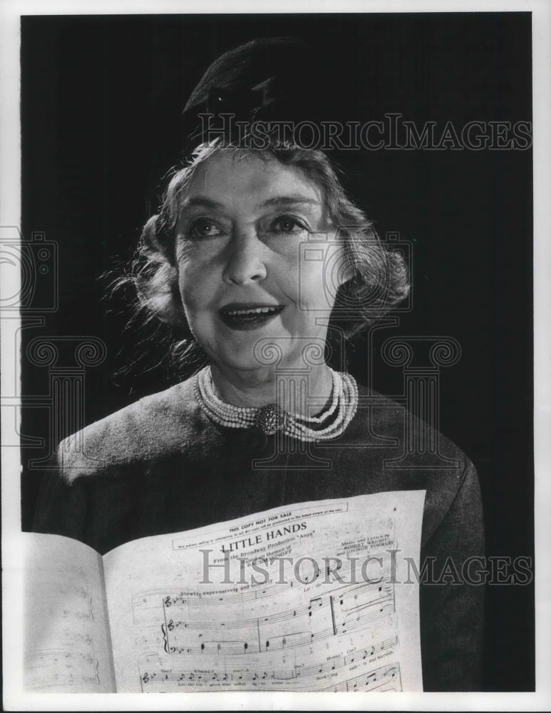 1966 Press Photo Lillian Gish stars in Broadway musical Anya in New York - Historic Images