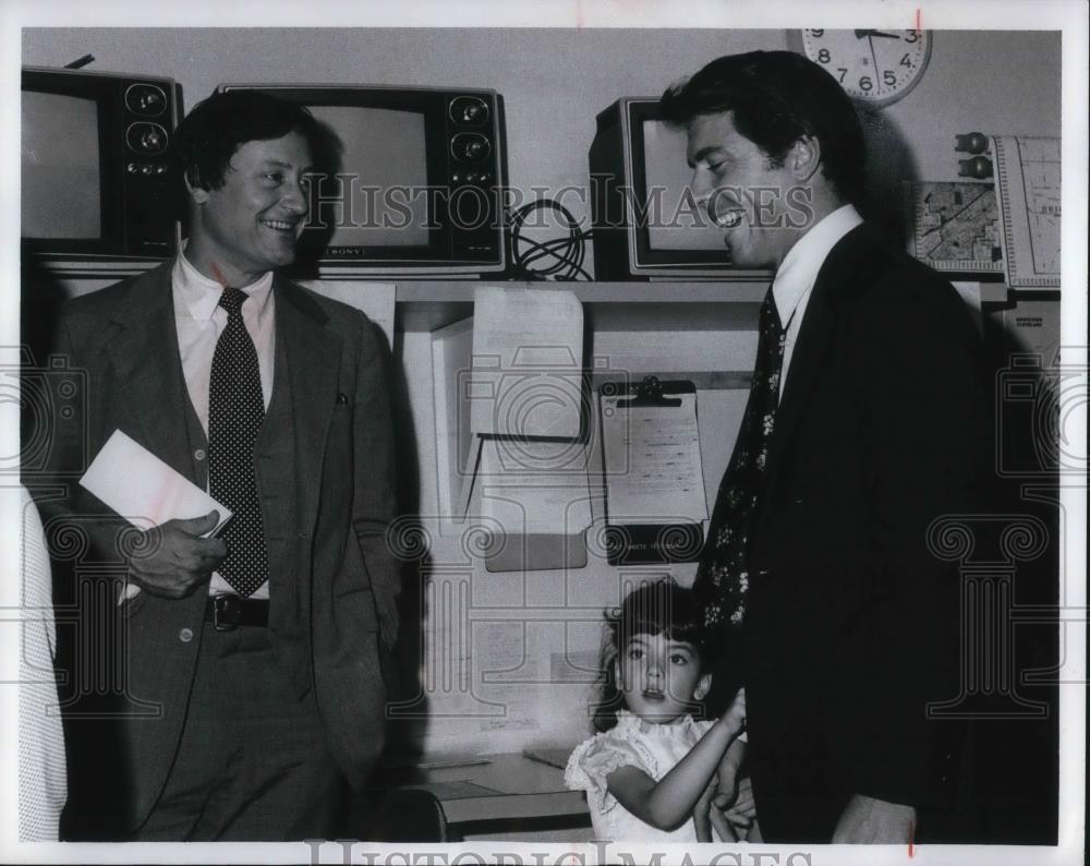 1977 Press Photo Judd Hambrick Newscaster Reporter with daughter Paige - Historic Images