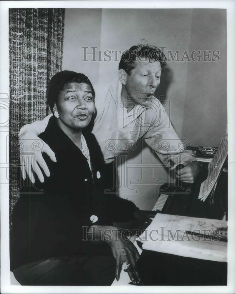 Press Photo Pearl Bailey and Danny Kaye - cvp14378 - Historic Images