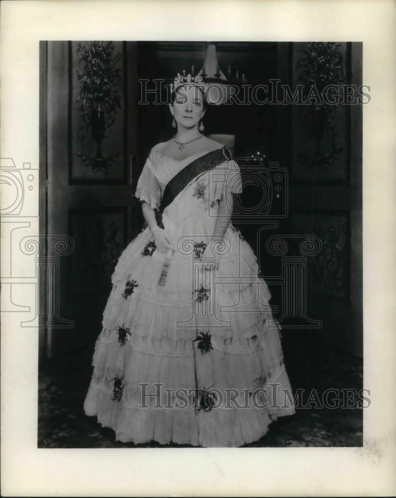 1935 Press Photo Helen Hayes in Victoria Regina - cvp16474 - Historic Images