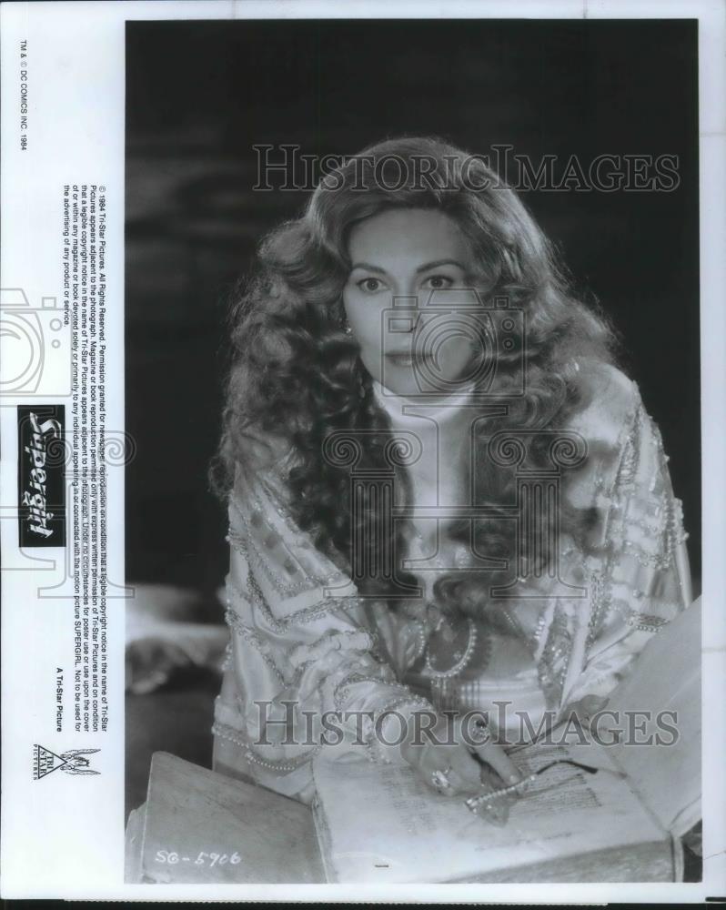 1985 Press Photo Faye Dunaway in Supergirll - Historic Images