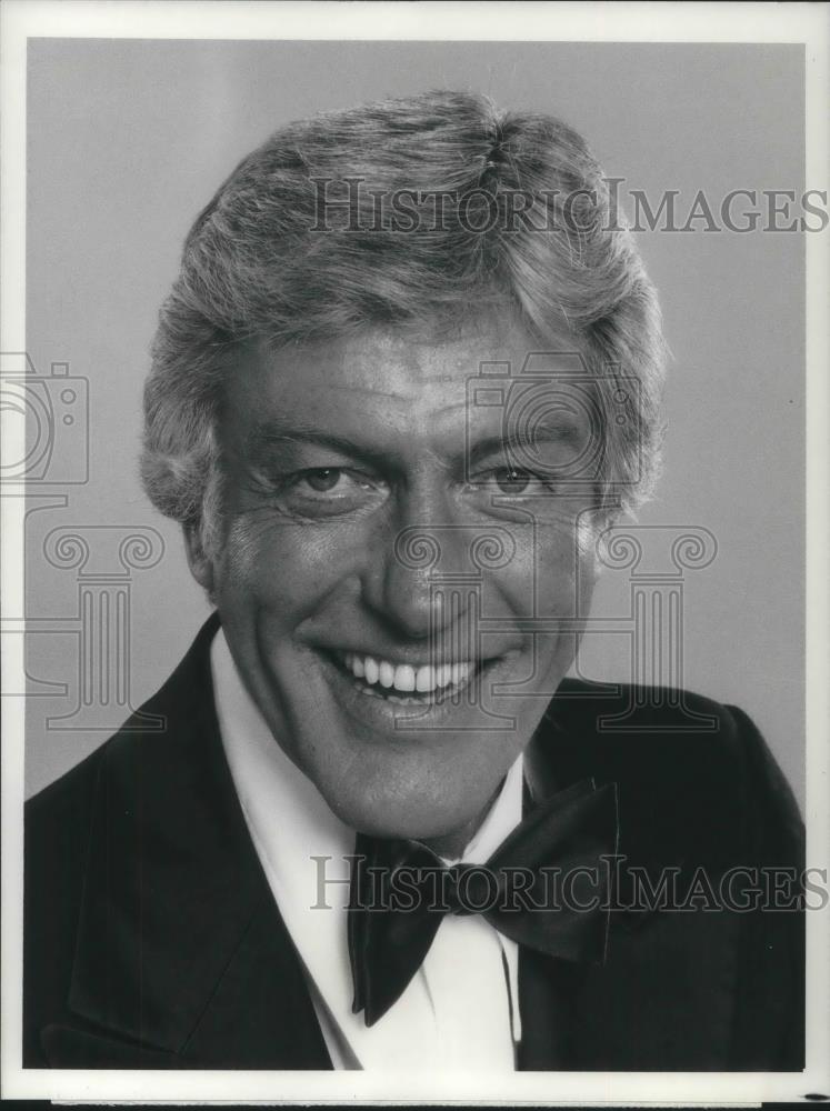 1977 Press Photo Dick Van Dyke on CBS Galaxy - cvp11128 - Historic Images