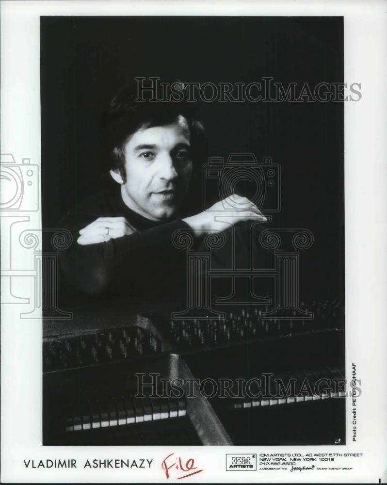 1986 Press Photo Vladimir Ashkenazy Pianist and Conductor - cvp14051 - Historic Images