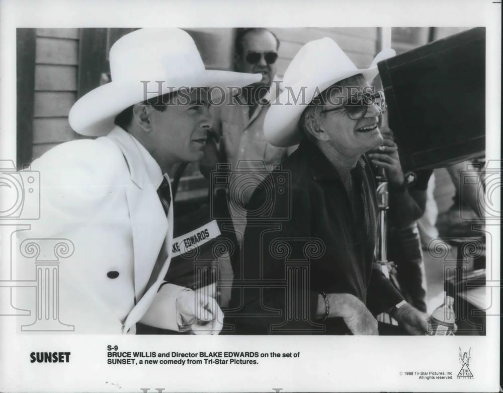 1988 Press Photo Blake Edwards Director &amp; Bruce Willis in Sunset - cvp06626 - Historic Images