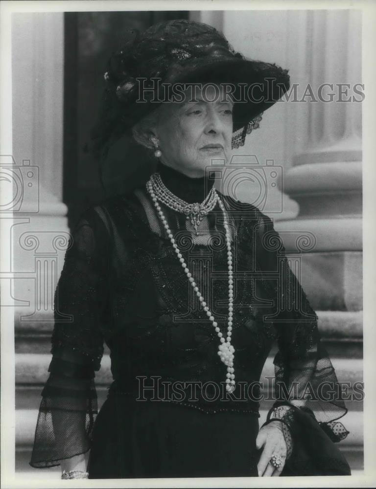 1982 Press Photo Bette Davis Stars as Alice Gwynne Vanderbuilt Wealthy Matriarch - Historic Images