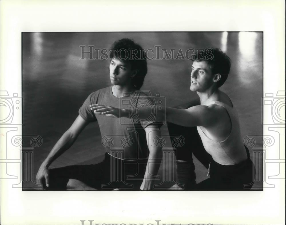 1986 Press Photo Peter Kageyama and Gary Galbreath in New Taylor Work - Historic Images