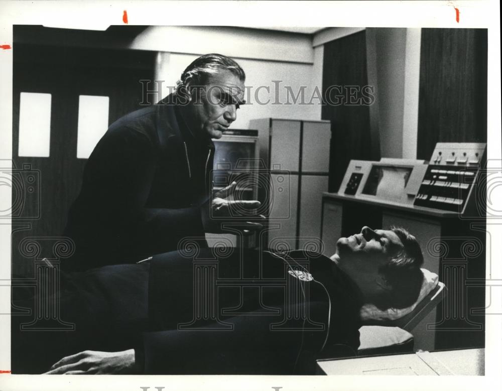 1976 Press Photo Ernest Borgnine and Michael Shannon in Future Cop - cvp00748 - Historic Images