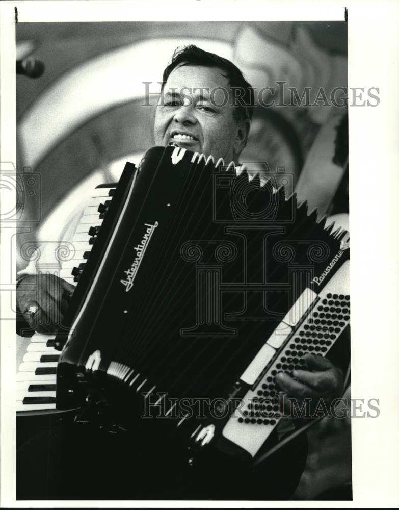 1986 Press Photo Joe Bino Musician - cvp00820 - Historic Images