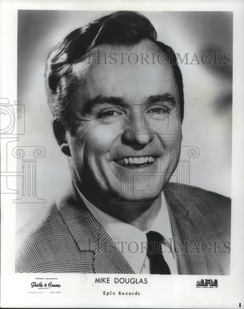 1966 Press Photo Mike Douglas Big Band Singer Entertainer Talk Show Ho ...