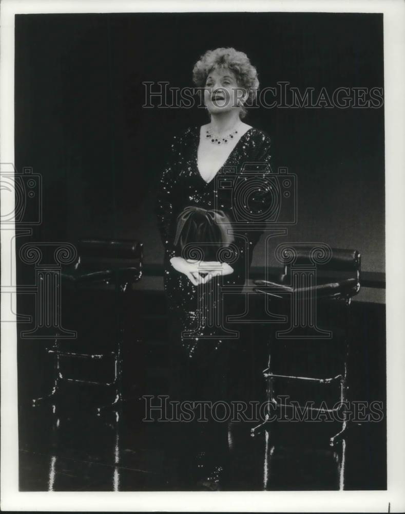 1979 Press Photo Hermione Gingold stars in Side by Side by Sondheim - cvp13731 - Historic Images