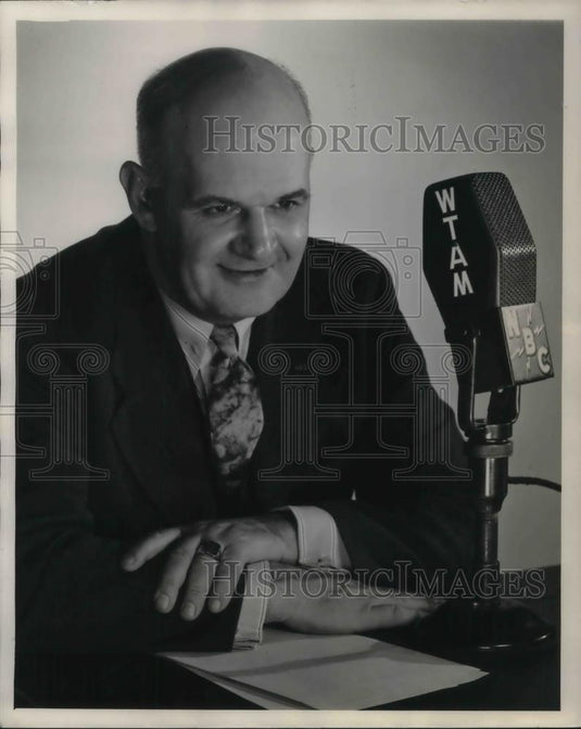 Press Photo Bryon Wade WTAM-WNBK - cvp18947 - Historic Images