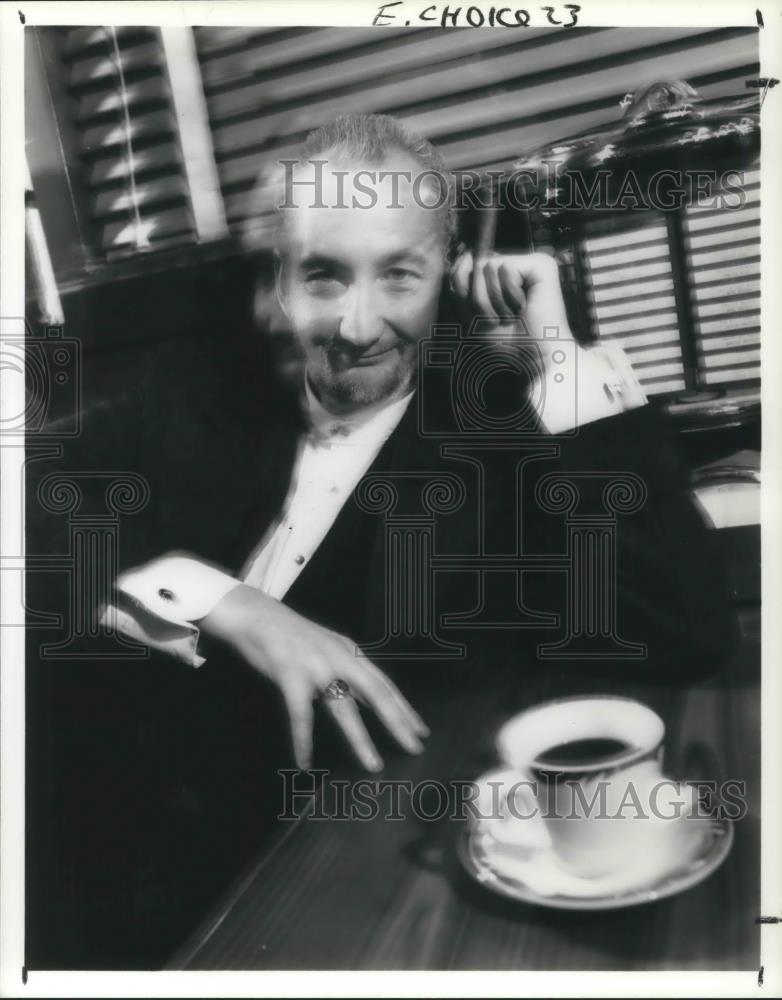 1992 Press Photo Robert England in Nightmare Cafe - cvp05987 - Historic Images