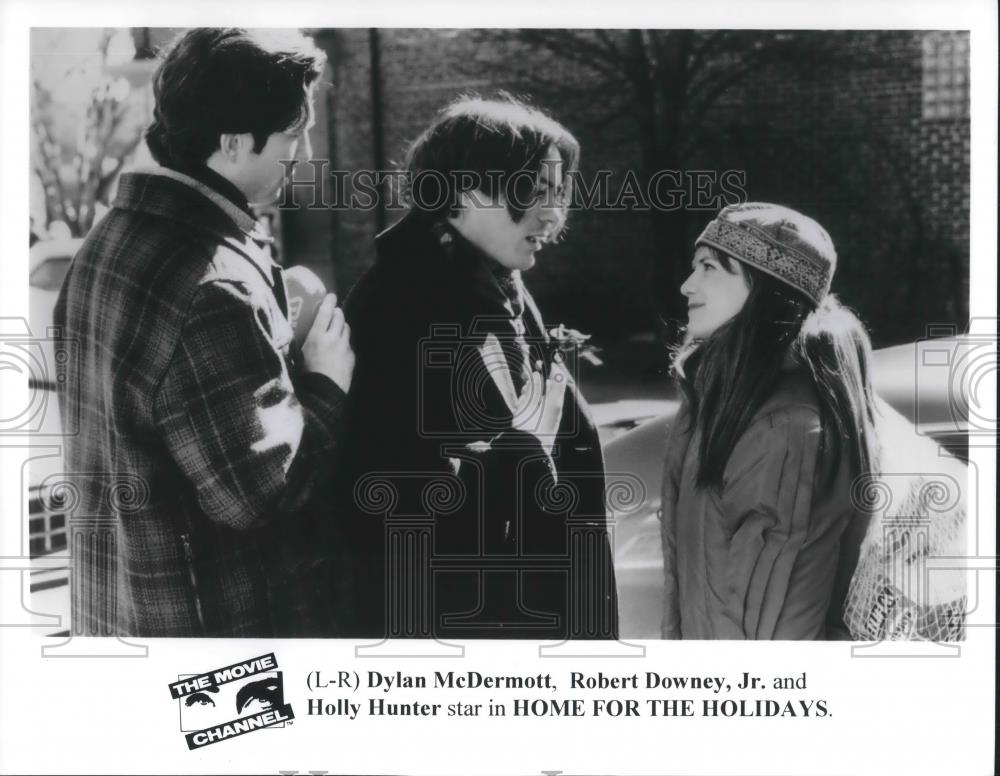 1997 Press Photo Dylan McDermott & Robert Downey Jr in Home for the Holidays - Historic Images